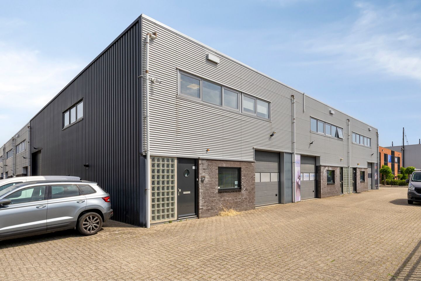 View photo 3 of Spuiweg 22