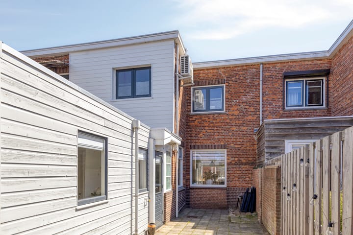 Photo 4 of Emmastraat 32