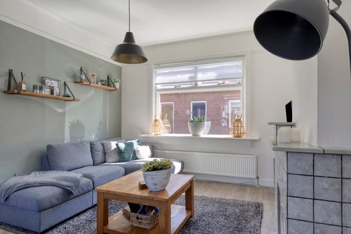 Photo 2 of Emmastraat 32
