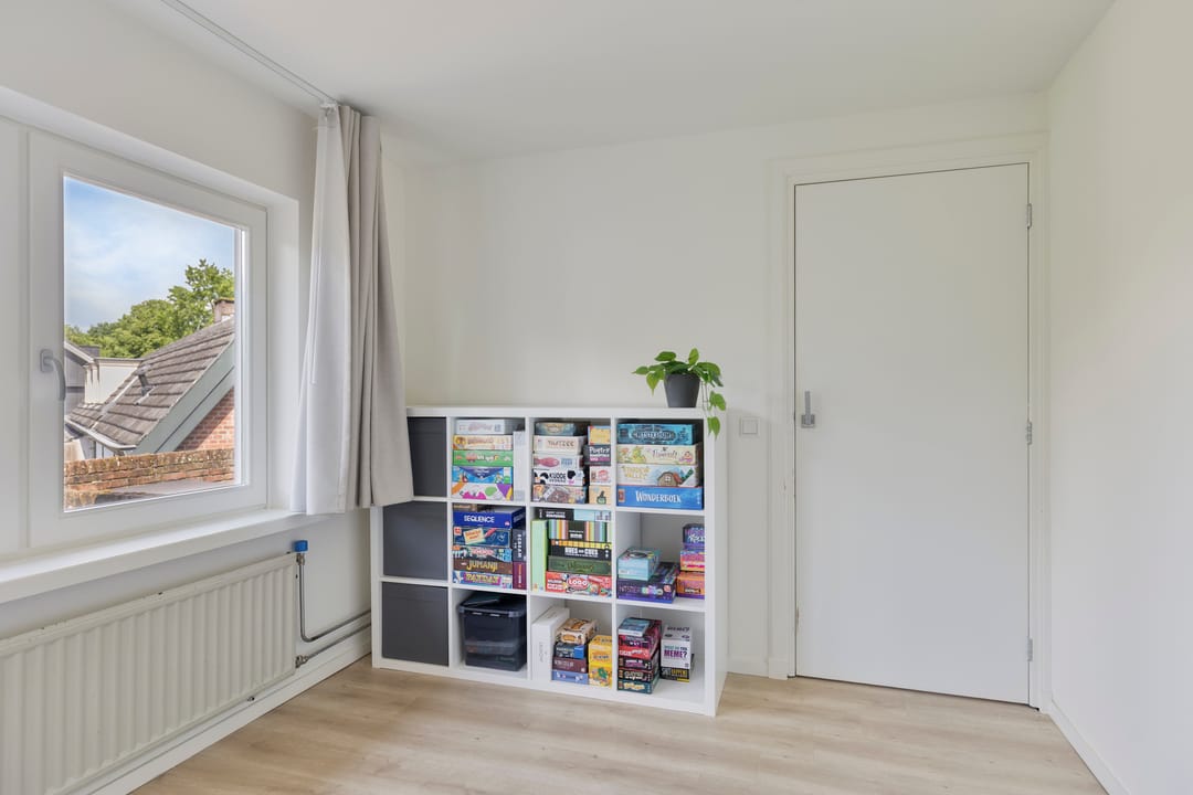 Modernized Semi-Detached Home with Private Driveway in Charming Milheeze — 23