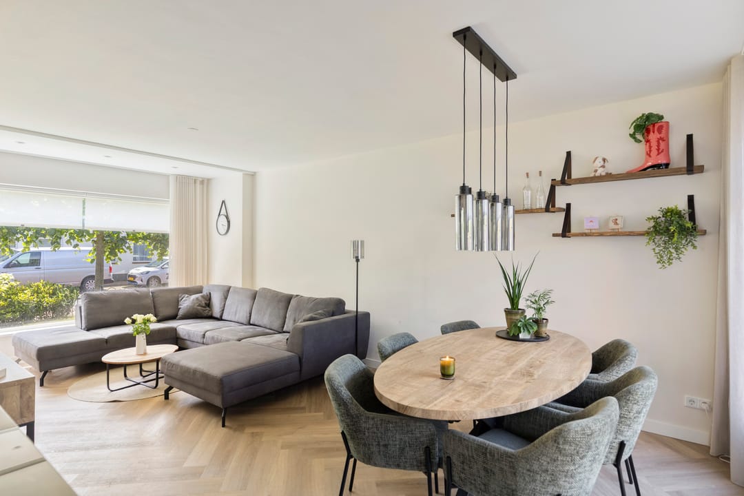 Modernized Semi-Detached Home with Private Driveway in Charming Milheeze — 7