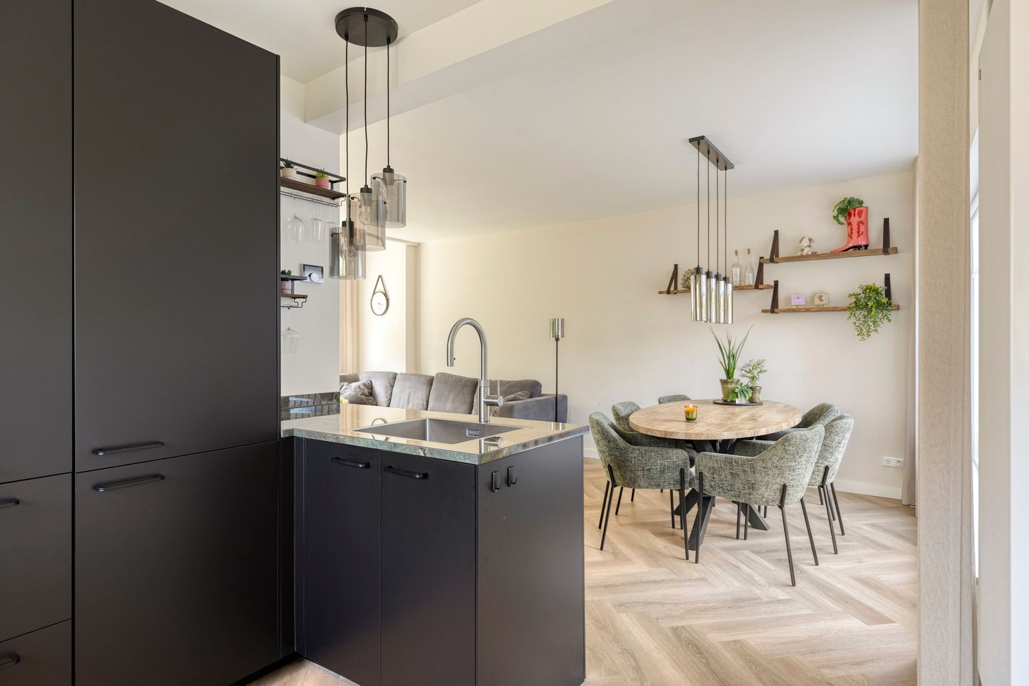 Modernized Semi-Detached Home with Private Driveway in Charming Milheeze — 10
