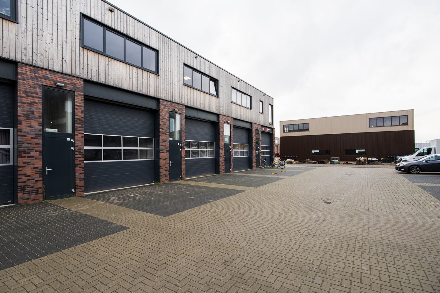 View photo 2 of Overvliet 104