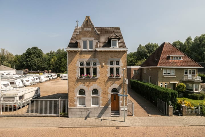 Burg. Slanghenstraat 11