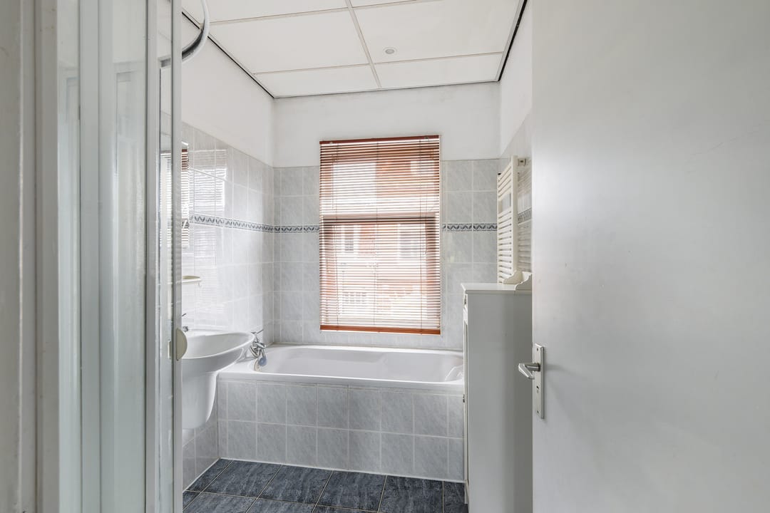 Photo 17 of Tielman Oemstraat 9-B