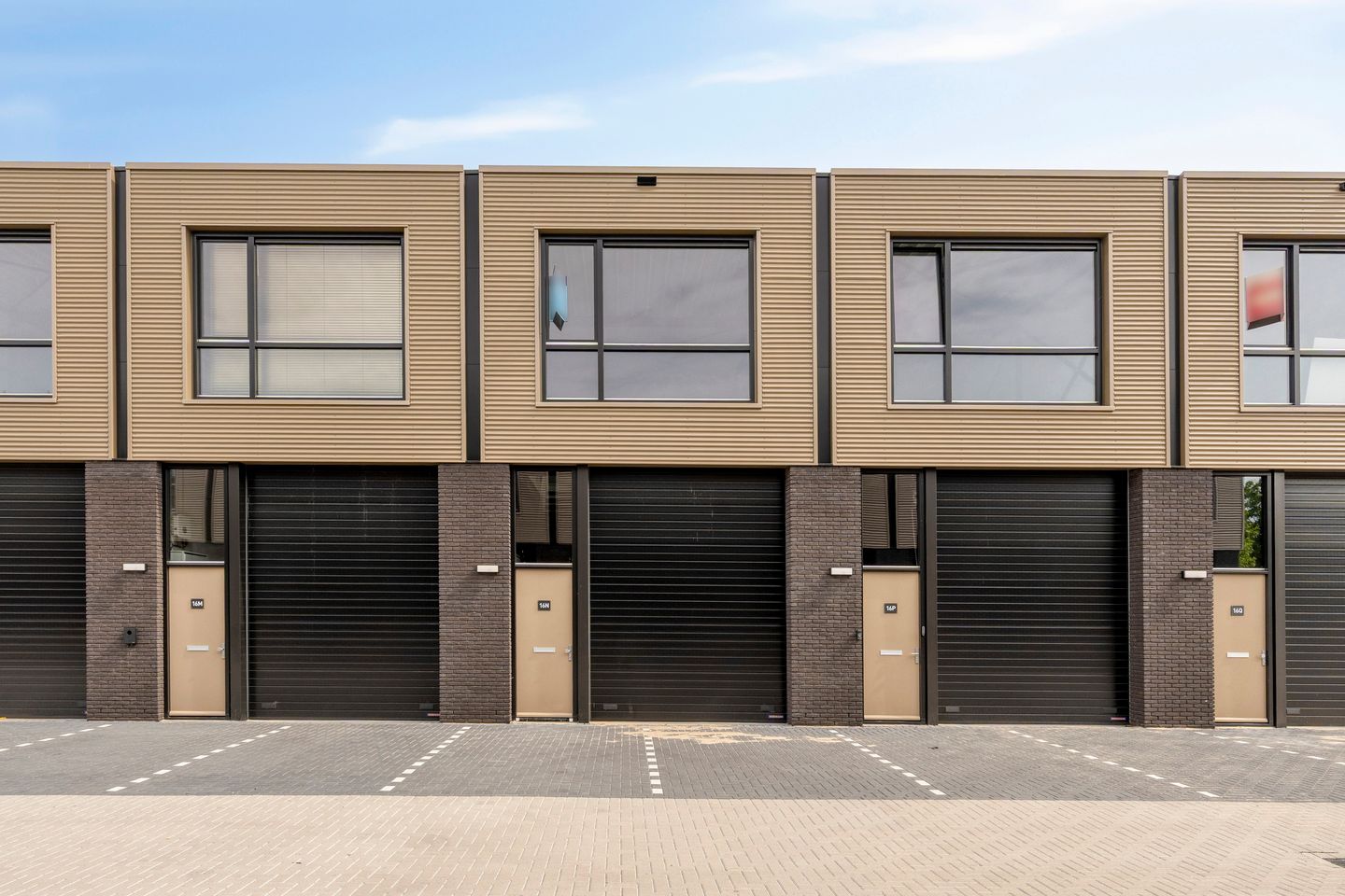 View photo 1 of Zandstraat 16-N