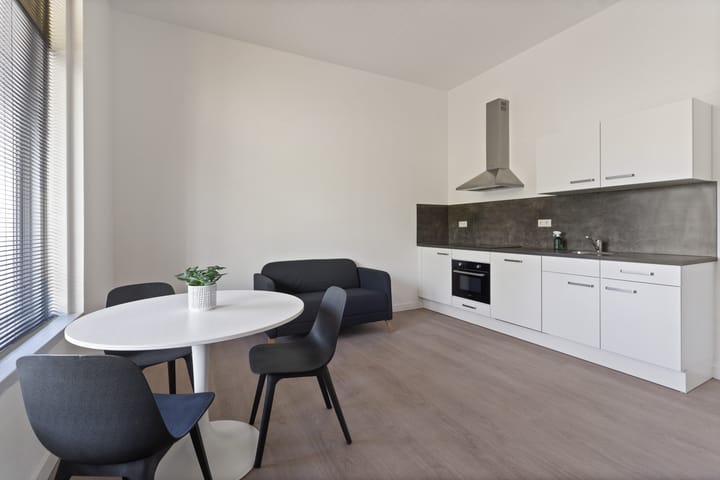 Photo 3 of Staringstraat 9-E