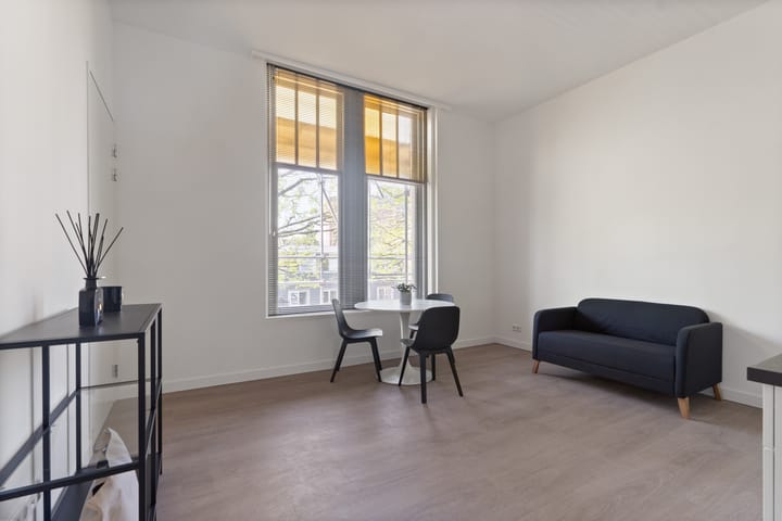 Photo 4 of Staringstraat 9-E