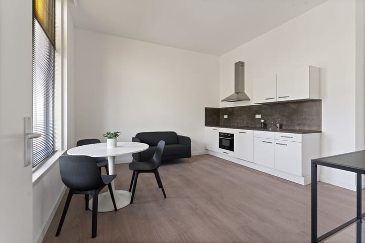 Photo 2 of Staringstraat 9-D