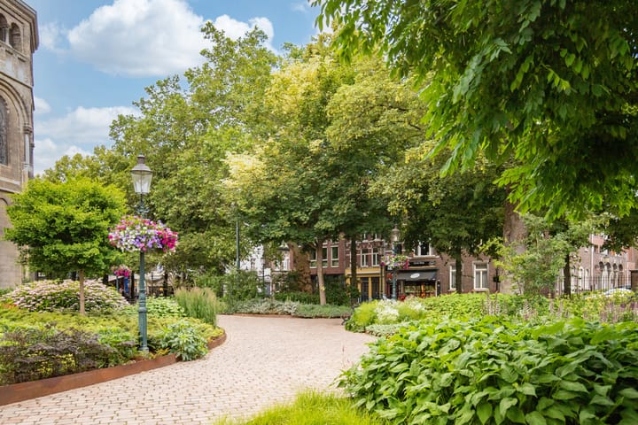 Tussenwoning te koop: Munsterplein 15, Roermond