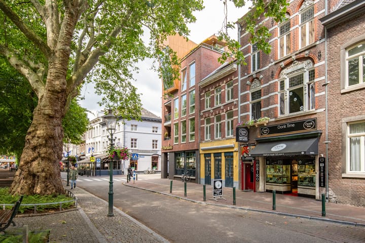 Tussenwoning te koop: Munsterplein 15, Roermond