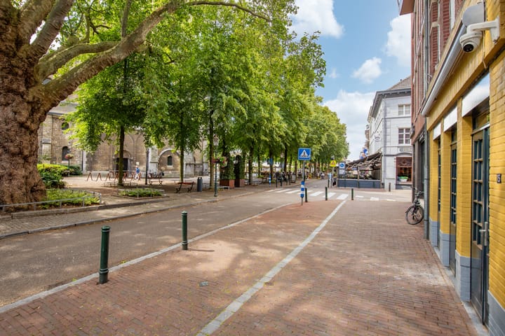Tussenwoning te koop: Munsterplein 15, Roermond
