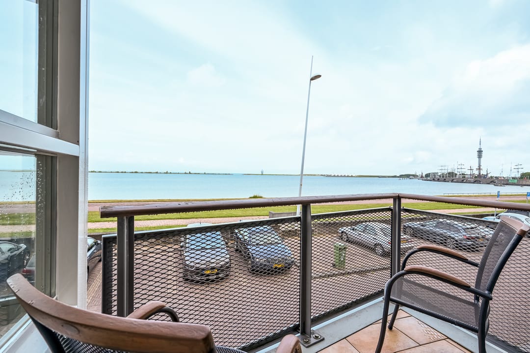 Waterfront Living with Panoramic Markermeer Views — 7