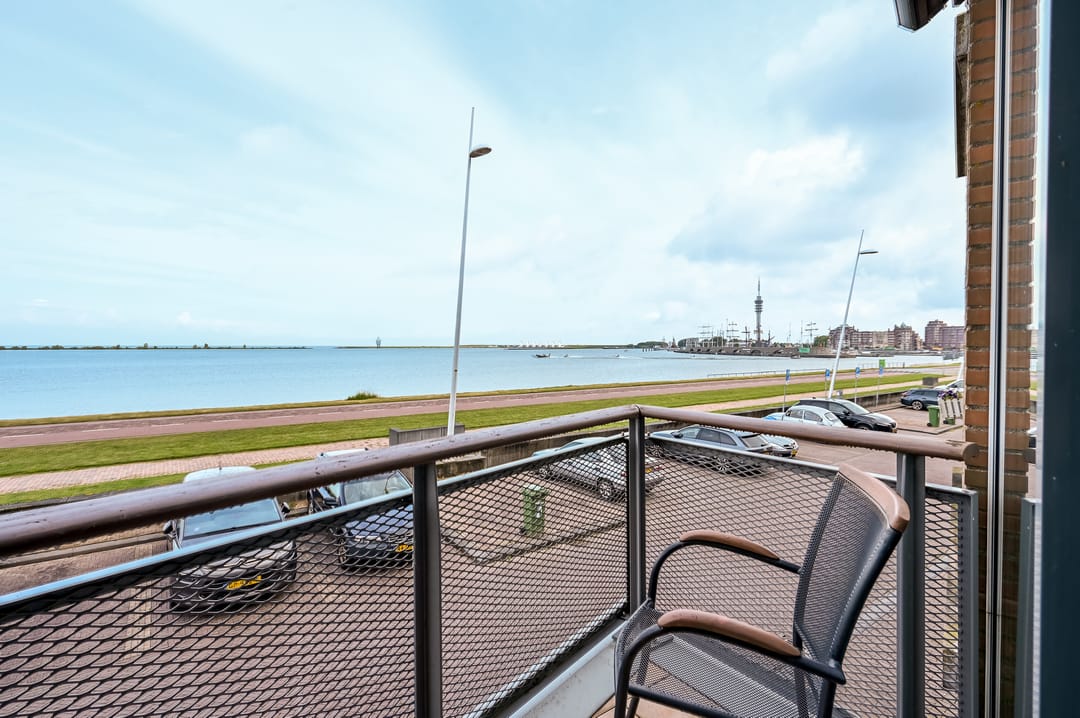 Waterfront Living with Panoramic Markermeer Views — 8