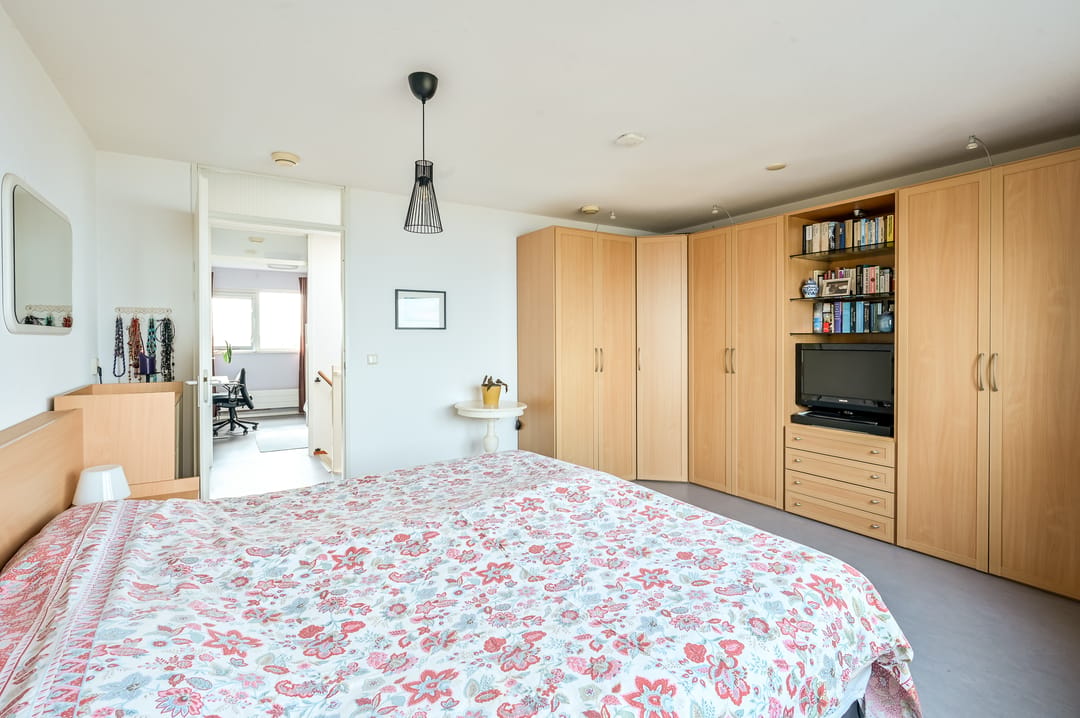 Waterfront Living with Panoramic Markermeer Views — 23