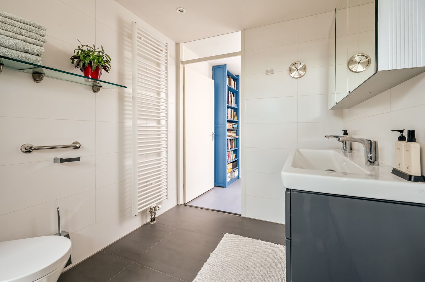 Waterfront Living with Panoramic Markermeer Views — 29
