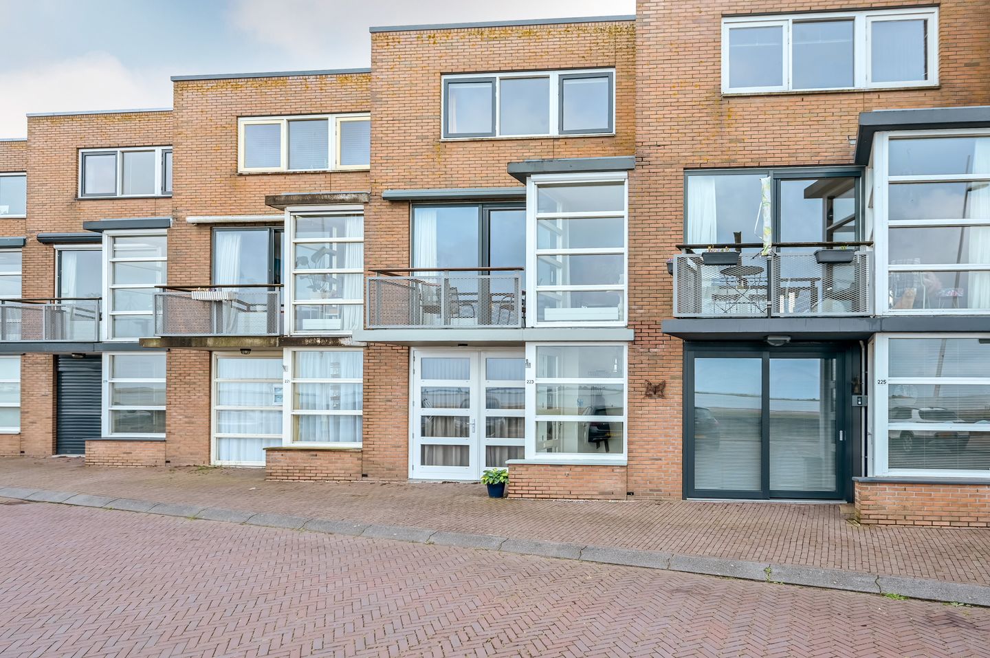 Waterfront Living with Panoramic Markermeer Views — 44