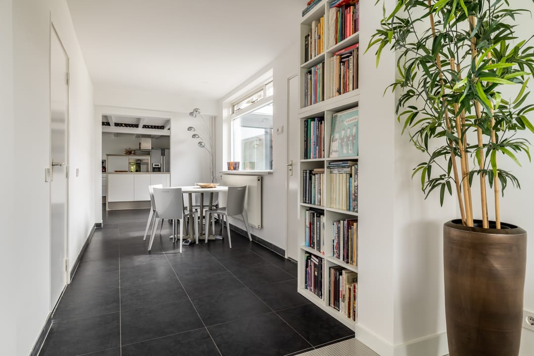 Spacious Detached Villa with Ground Floor Bedrooms Near Ulvenhoutse Bos — 16