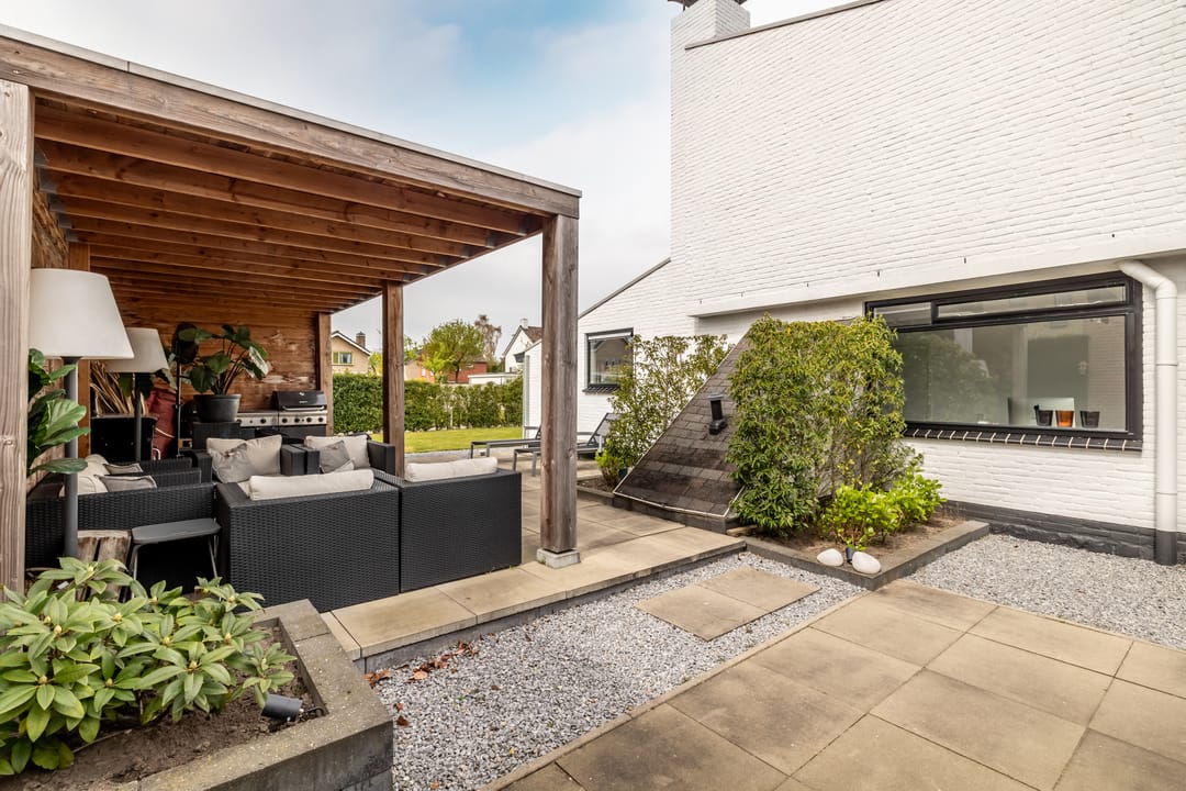 Spacious Detached Villa with Ground Floor Bedrooms Near Ulvenhoutse Bos — 41