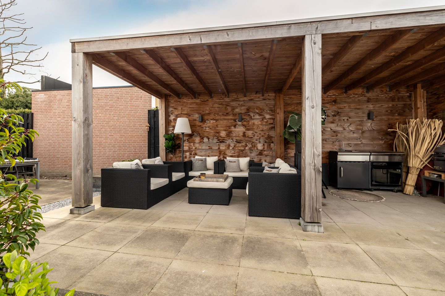 Spacious Detached Villa with Ground Floor Bedrooms Near Ulvenhoutse Bos — 44
