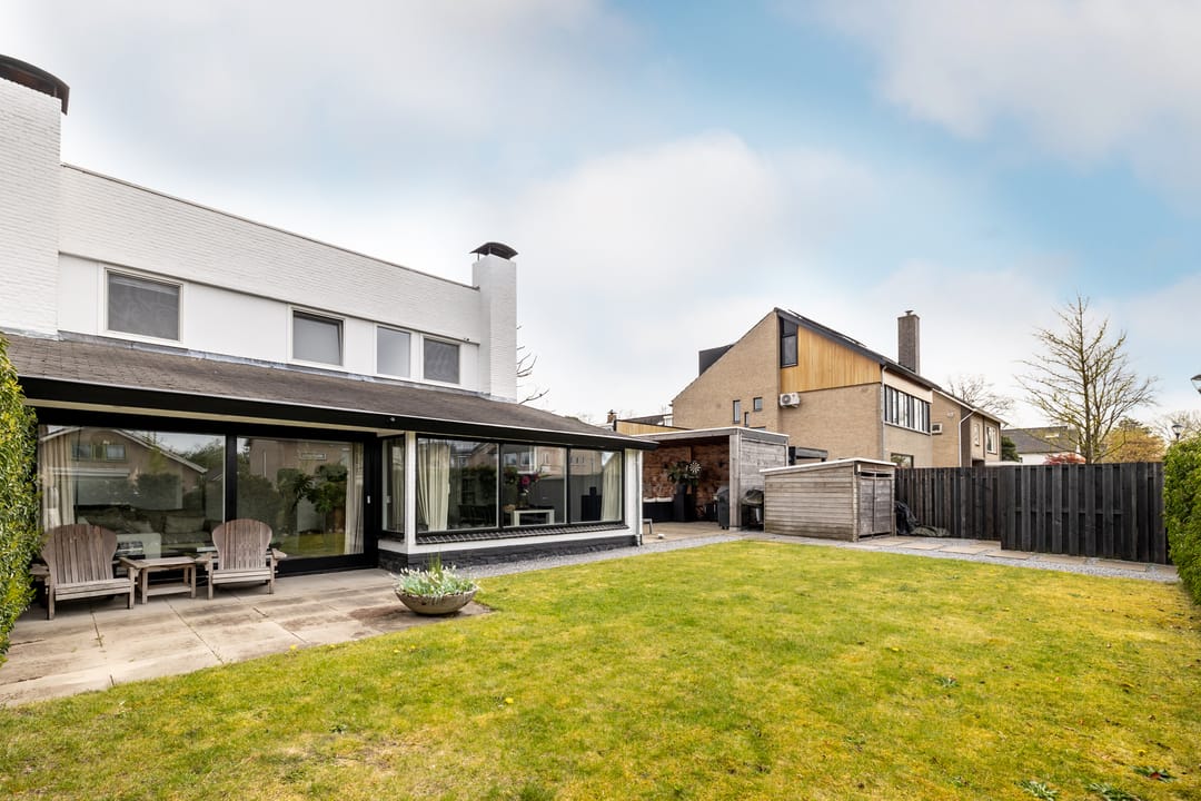 Spacious Detached Villa with Ground Floor Bedrooms Near Ulvenhoutse Bos — 46