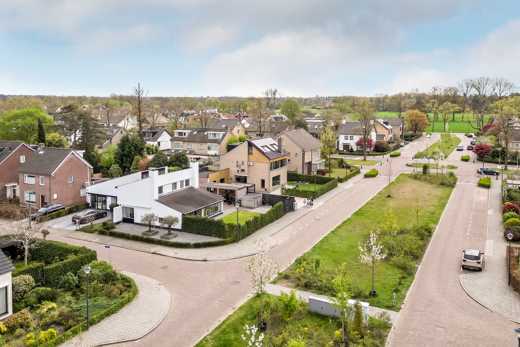 Spacious Detached Villa with Ground Floor Bedrooms Near Ulvenhoutse Bos — 48