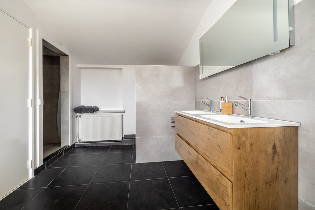 Spacious Detached Villa with Ground Floor Bedrooms Near Ulvenhoutse Bos — 32