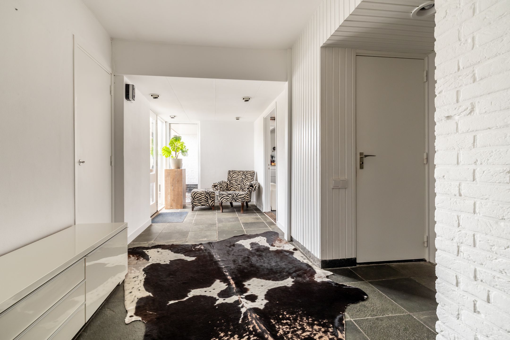 Spacious Detached Villa with Ground Floor Bedrooms Near Ulvenhoutse Bos — 9