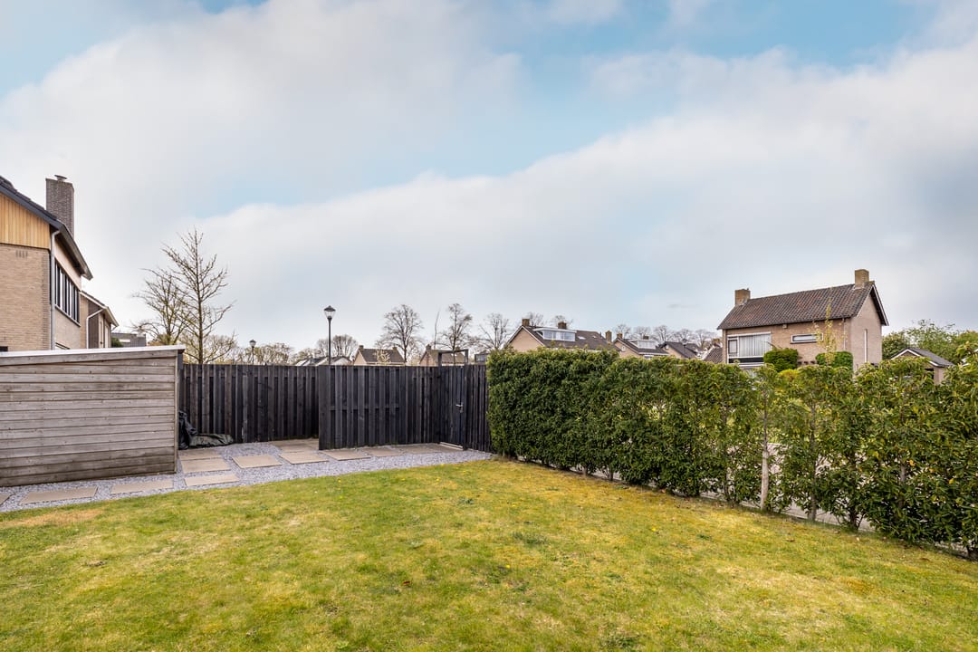 Spacious Detached Villa with Ground Floor Bedrooms Near Ulvenhoutse Bos — 47
