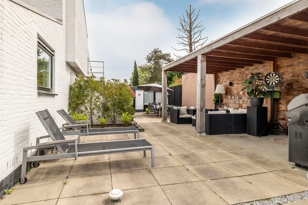 Spacious Detached Villa with Ground Floor Bedrooms Near Ulvenhoutse Bos — 43