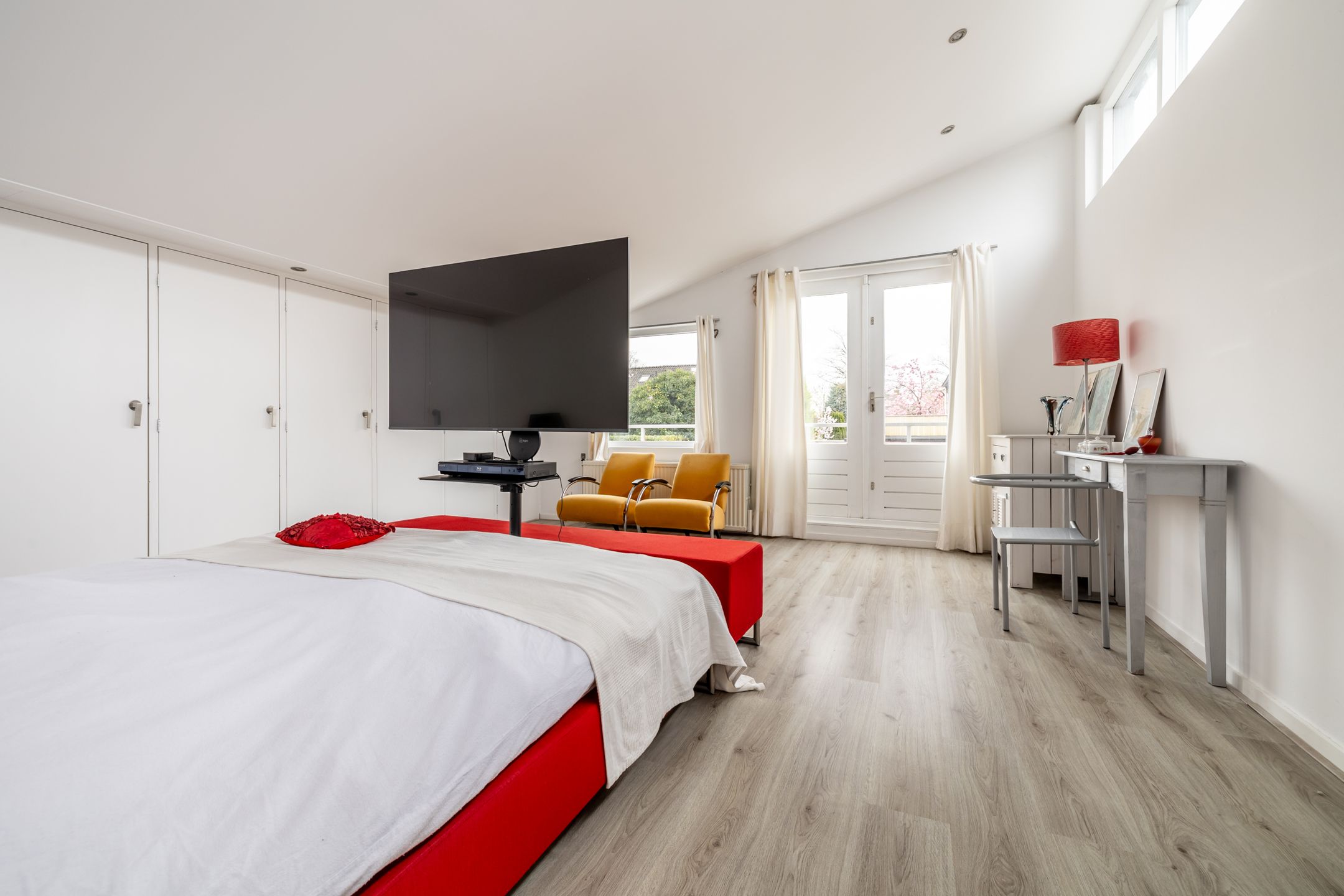 Spacious Detached Villa with Ground Floor Bedrooms Near Ulvenhoutse Bos — 30