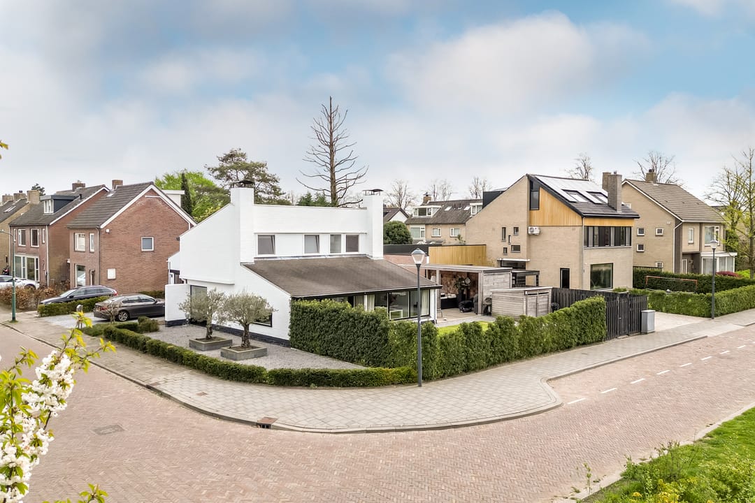 Spacious Detached Villa with Ground Floor Bedrooms Near Ulvenhoutse Bos — 8