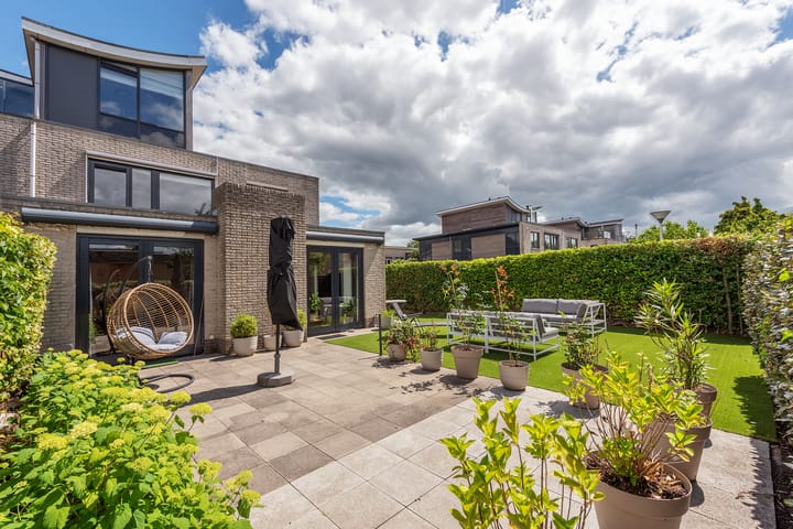 Twee-onder-één-kap te koop: Goudenregenstraat 25, Aalsmeer