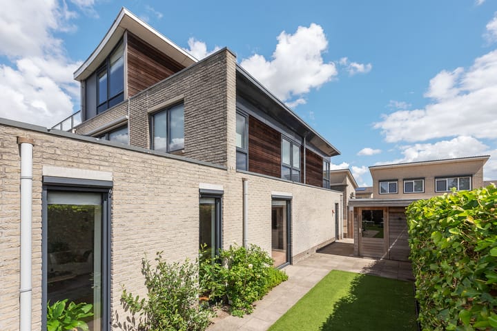 Twee-onder-één-kap te koop: Goudenregenstraat 25, Aalsmeer