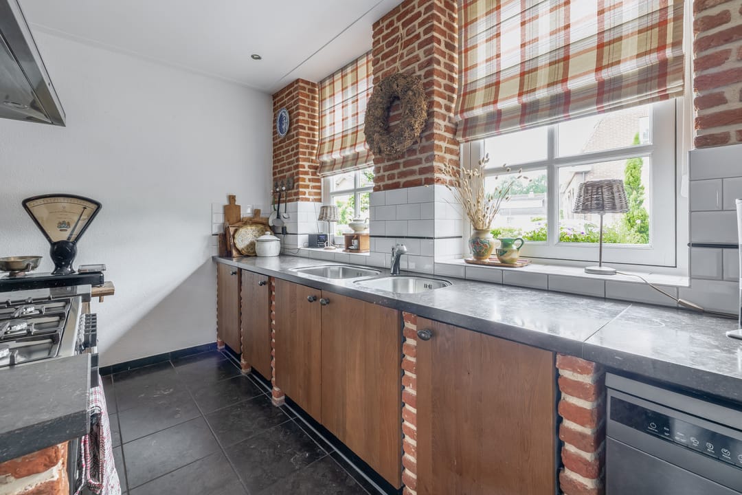Photo 31 of Heistraat 38