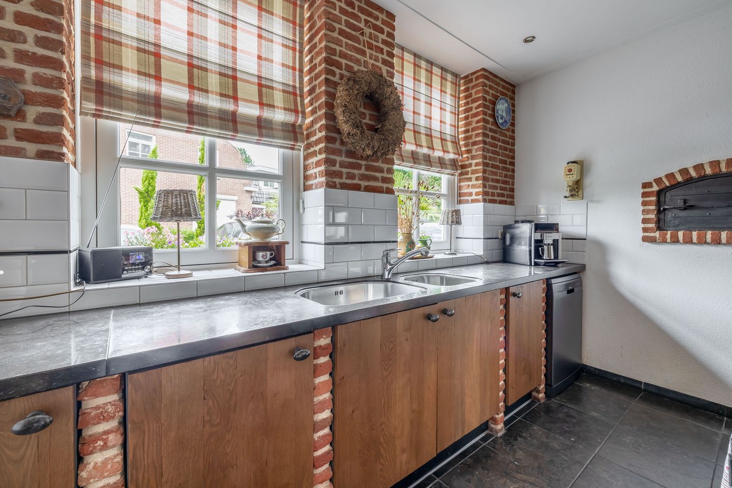 Photo 29 of Heistraat 38