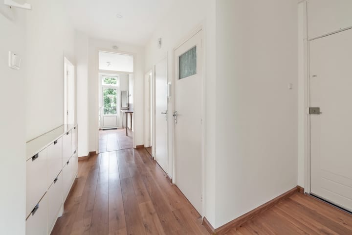 Photo 4 of Emmastraat 72