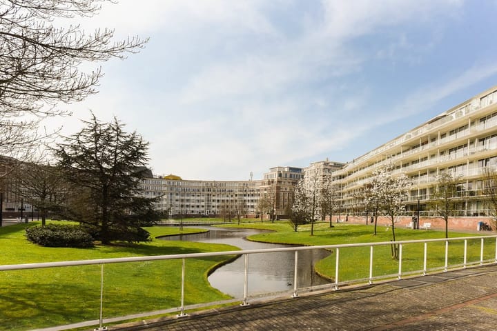 Appartement te huur: Burgemeester De Monchyplein 240, 'S-Gravenhage