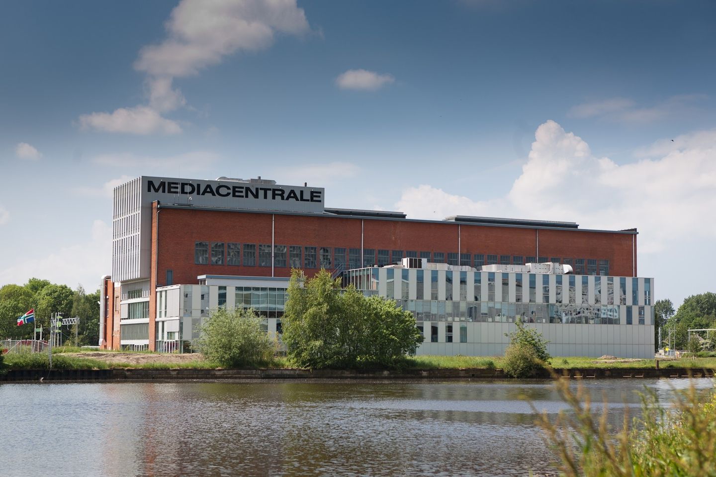 View photo 1 of Helperpark 272-298