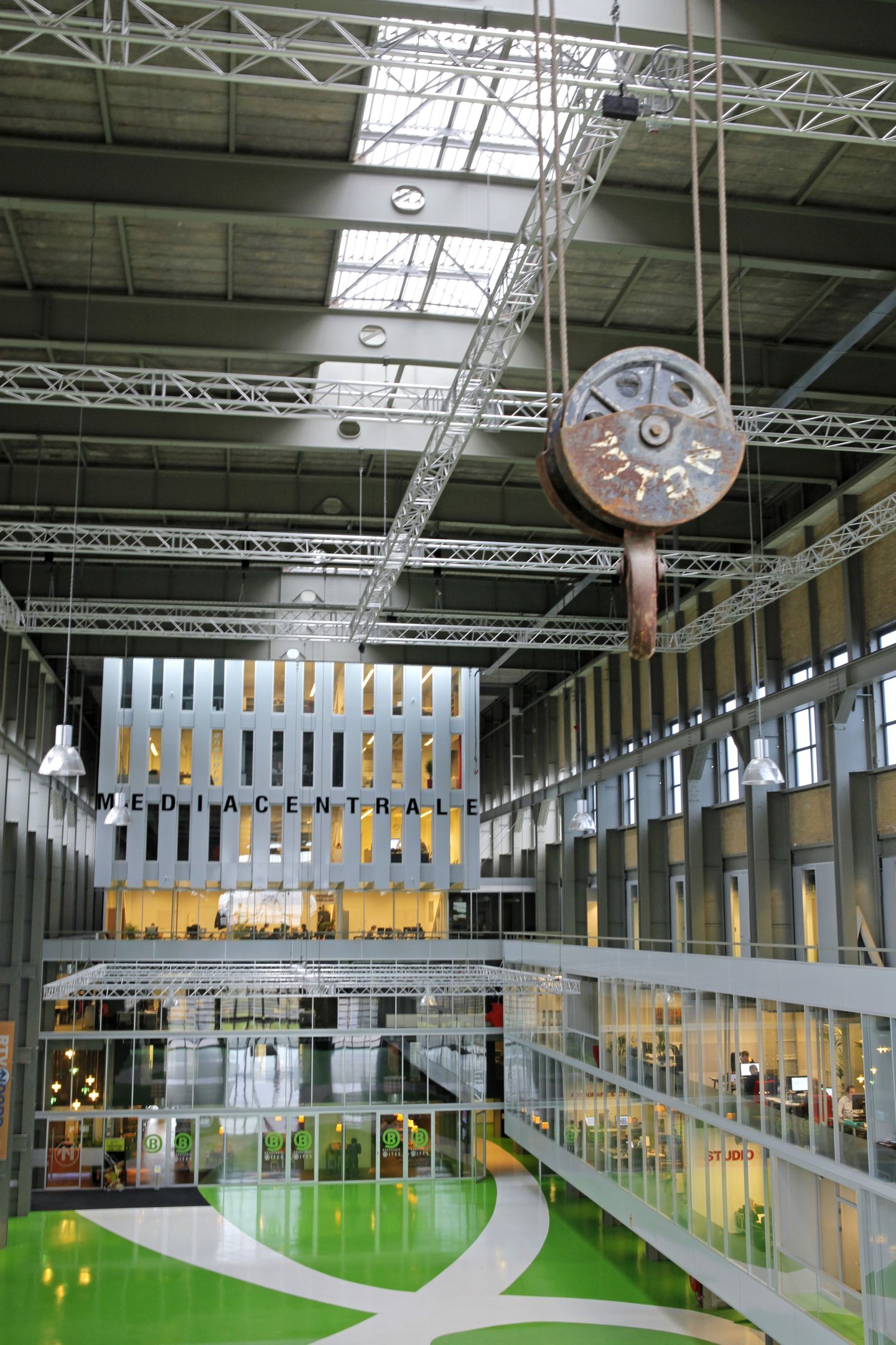 View photo 3 of Helperpark 272-298