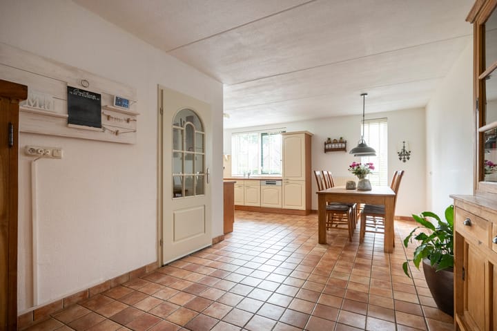 Tussenwoning te koop: Kraaienveld 63, Emmen