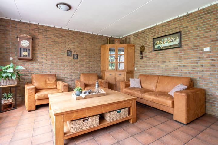 Tussenwoning te koop: Kraaienveld 63, Emmen