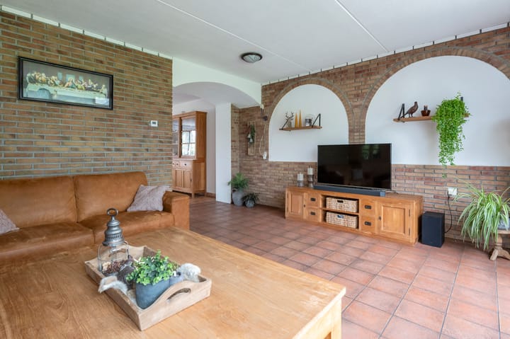 Tussenwoning te koop: Kraaienveld 63, Emmen