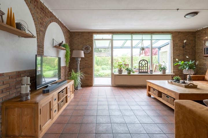 Tussenwoning te koop: Kraaienveld 63, Emmen