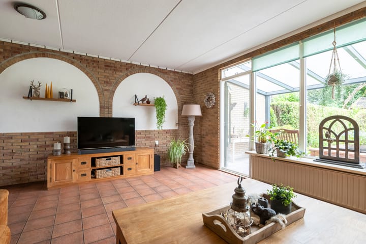 Tussenwoning te koop: Kraaienveld 63, Emmen