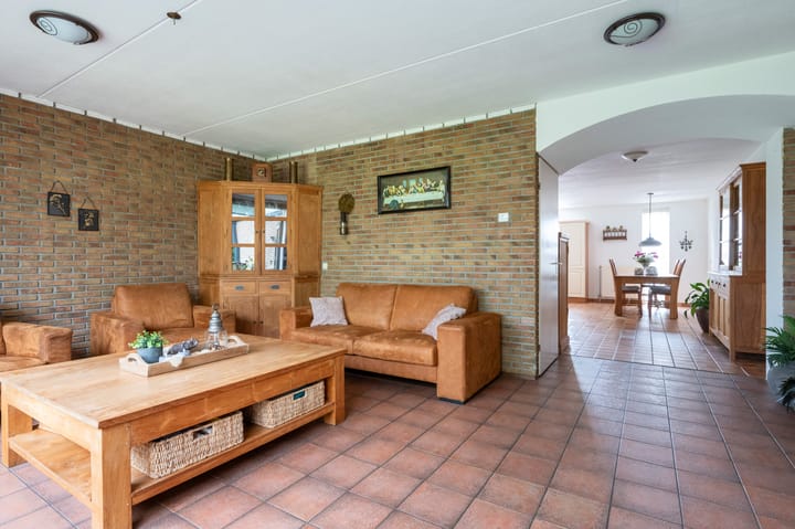 Tussenwoning te koop: Kraaienveld 63, Emmen