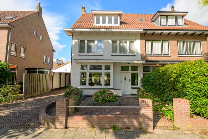 Hoekwoning te koop: Acacialaan 5, Leiderdorp