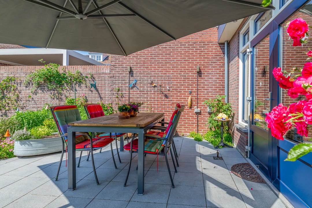 Spacious Terraced House with Extension and Double Garage in Blerick — 22