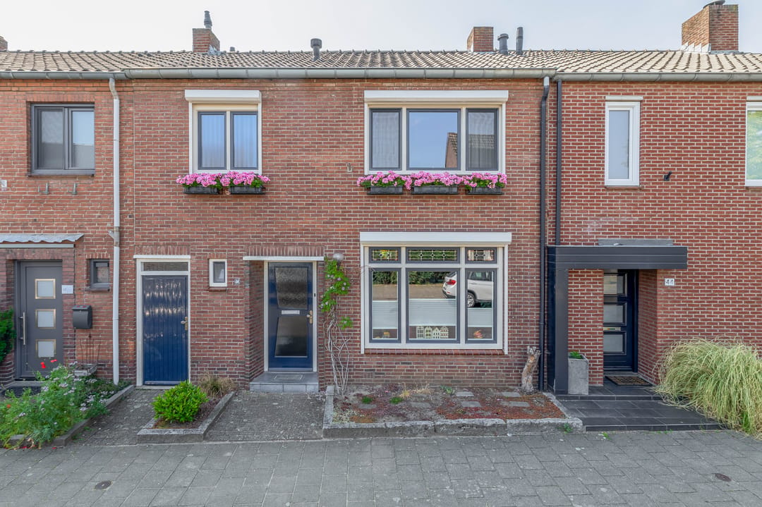 Geräumiges Reihenhaus mit Anbau und Doppelgarage in Blerick