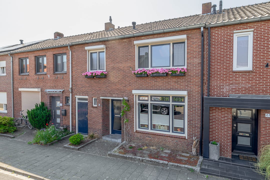 Spacious Terraced House with Extension and Double Garage in Blerick — 28